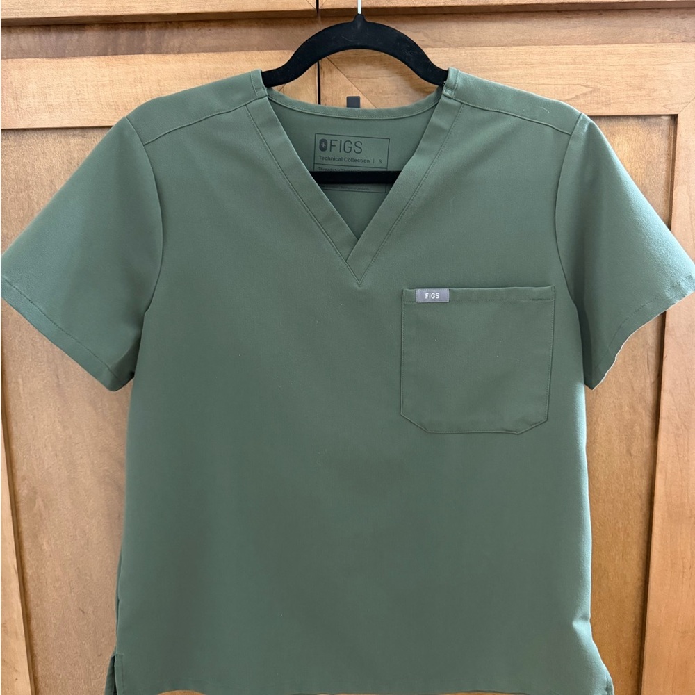Women’s Figs Catarina One Pocket Moss Scrob Top - S